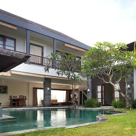 Villa Fanisa Kuta  Ruang foto