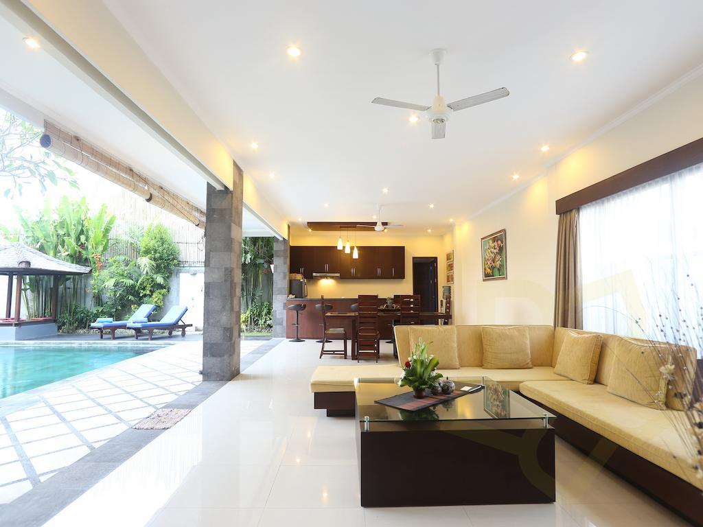Villa Fanisa Kuta  Ruang foto